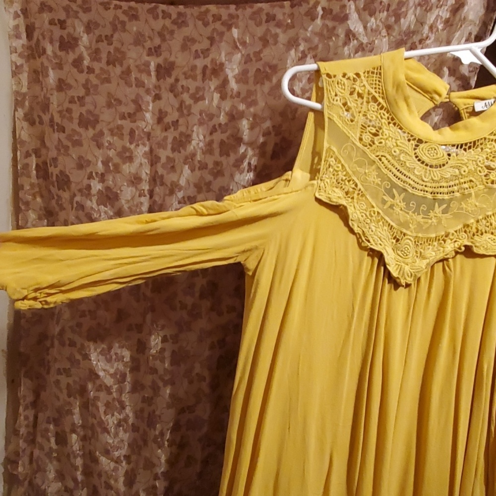 Dress - Picture 2 of 3